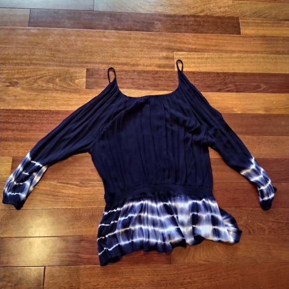 NWOT Forever 21 cold shoulder top L - Picture 4 of 4